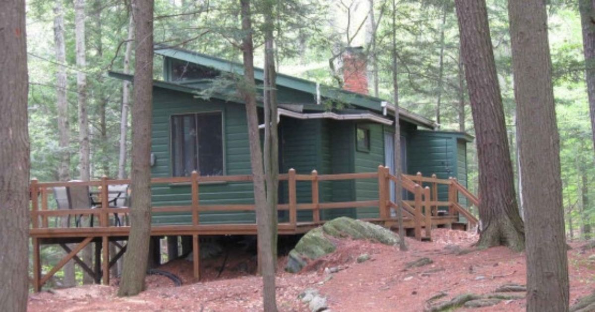 Green lake cabin in Vermont woods