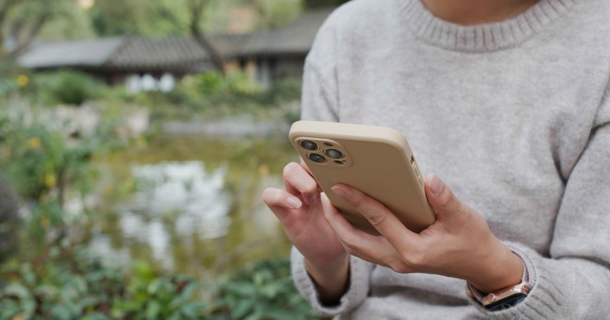 Person using their phone as a resource while visiting Vermont